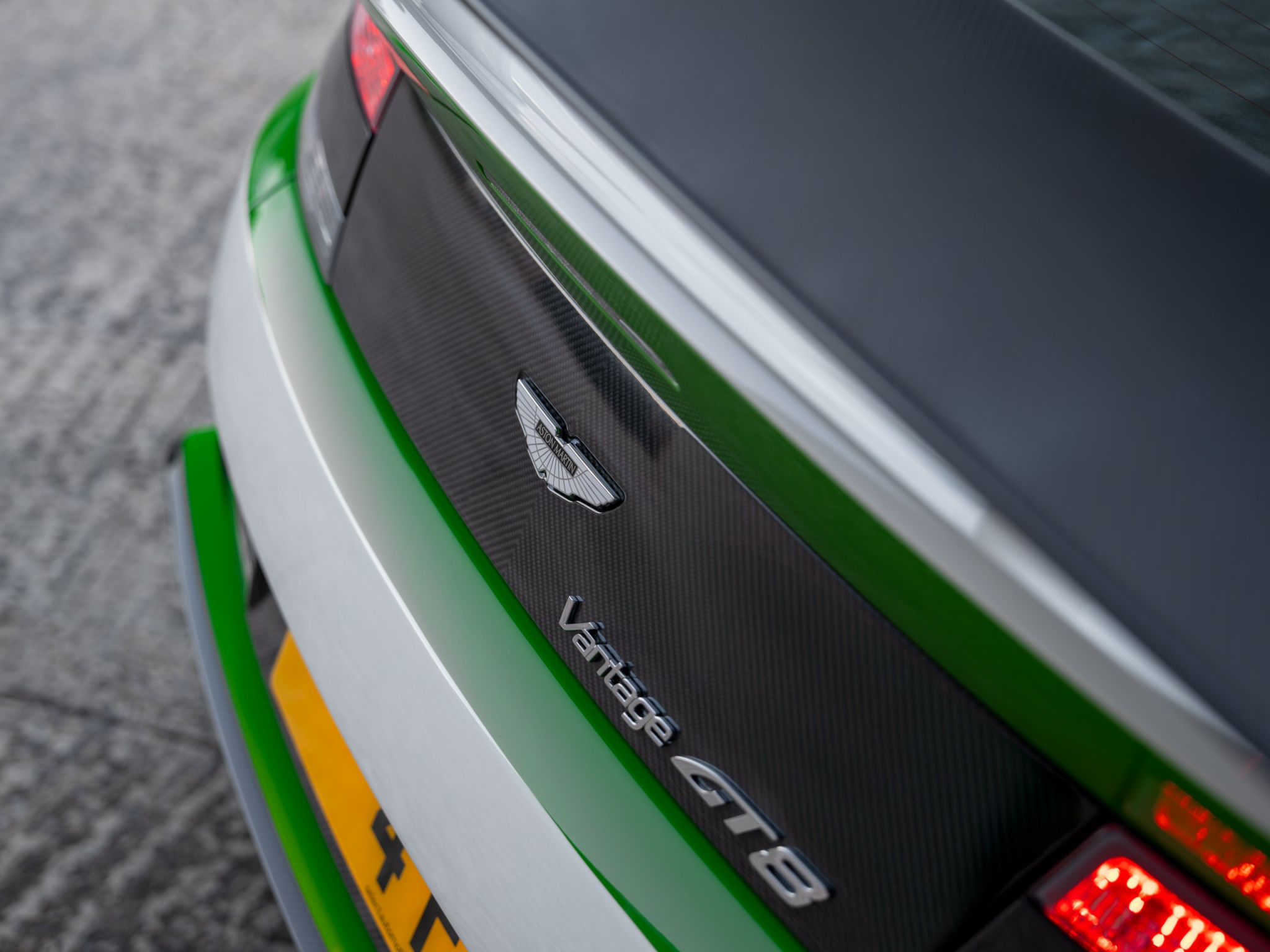 Aston Martin Vantage GT8